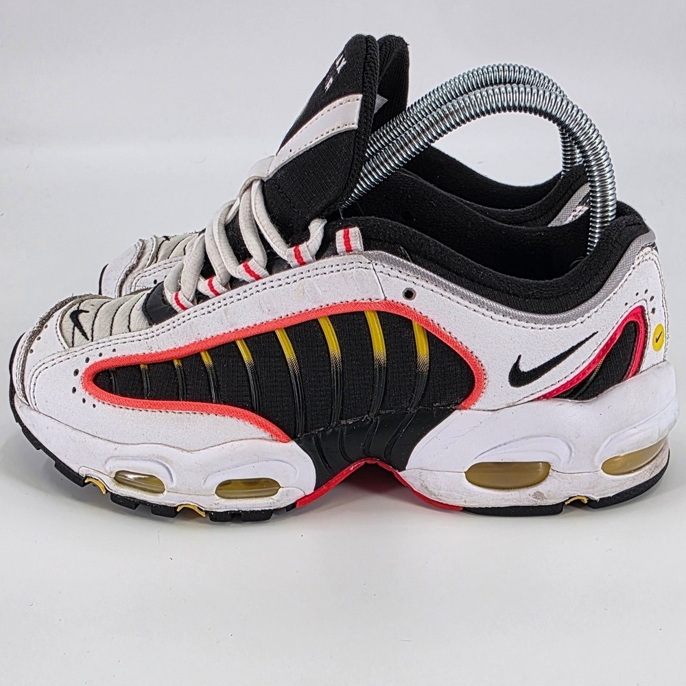 NIKE AIR MAX TRAILWIND 4 SNEAKERS YOUTH SIZE 6.5Y WOMENS SIZE 8 BRIGHT CRIMSON